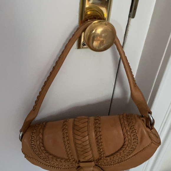 Brand new NEVER USED SOFT LEATHER PURSE. Half moon shape approximately 7 x 12 - Picture 5 of 9